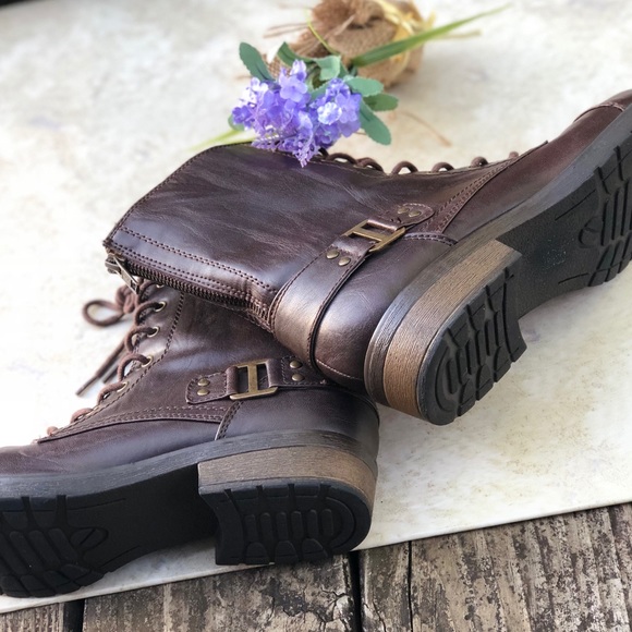 White Mountain Shoes - Frontier White Mountain dark brown boots!